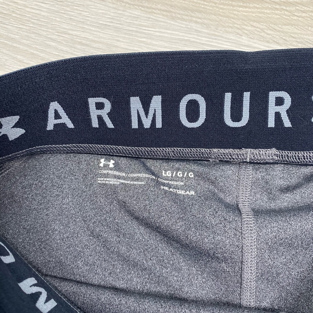 Under Armour Compression Shorts - Picture 6 of 7